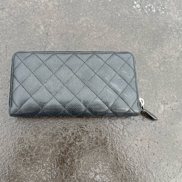 AUTHENTIC Chanel quilted gusset zip large wallet - Picture 3 of 7